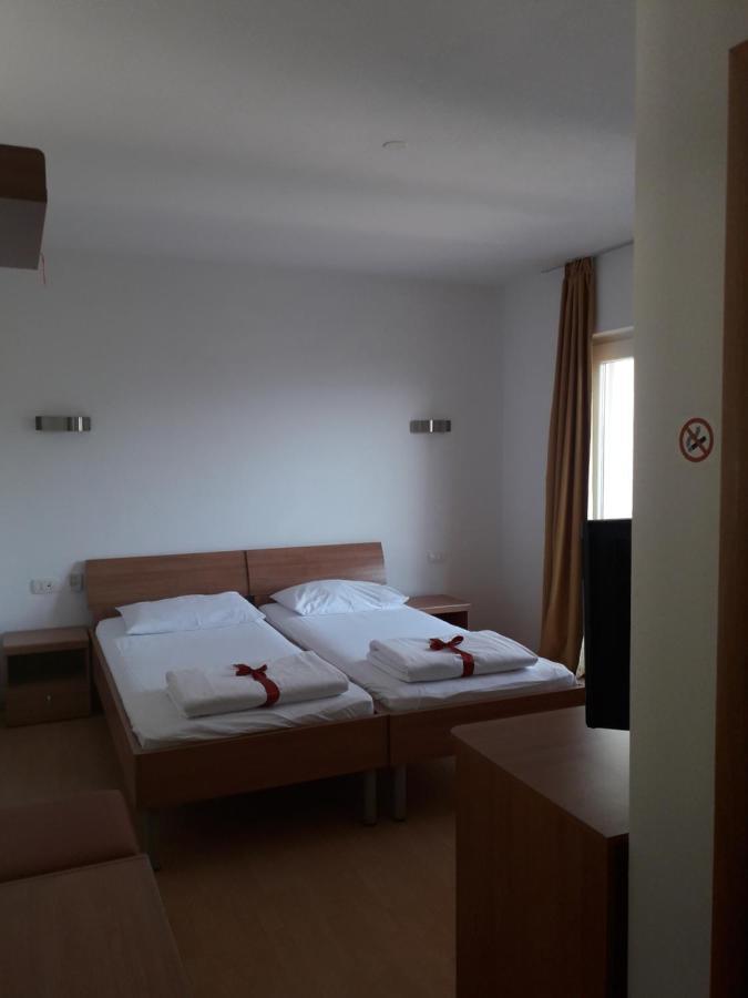 Hotel Lukas Gradac  Exterior photo